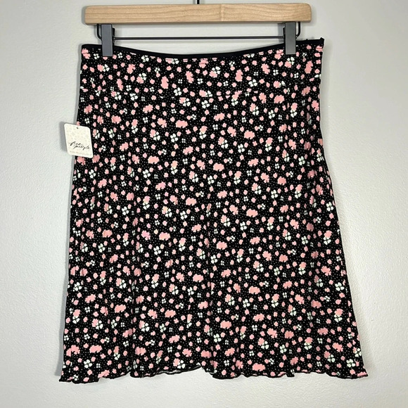 Free People Dresses & Skirts - Free People Floral Mini IRL Skirt - Black - Size 4 - NWT